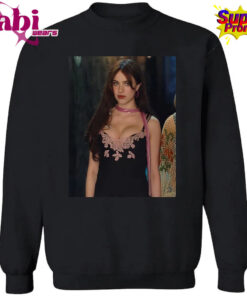 Margaret Qualley Sexy In House Tour Music Video Of Sabrina Carpenter Shirt 3.jpg