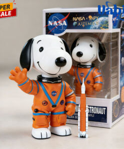 Snoopy NASA Artemis II Back to The Moon Pop Figure
