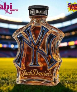 New York Yankees Classic Baseball Legacy Limited Edition Whiskey Bottle 1 New York Yankees Classic Baseball Legacy Limited Edition Whiskey Bottle 2